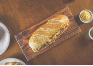 BAGUETE COM LINGUIÇA